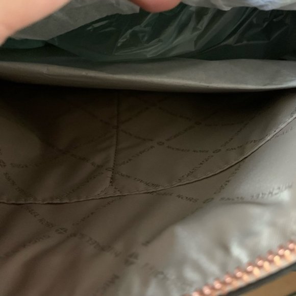 Michael Kors Women’s Rose Gold Pink Large Dome Satchel Brand New - Picture 9 of 16